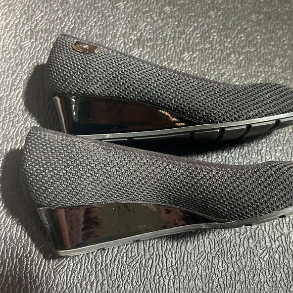 Ann Klein black wedge heels with open toe - Picture 3 of 3